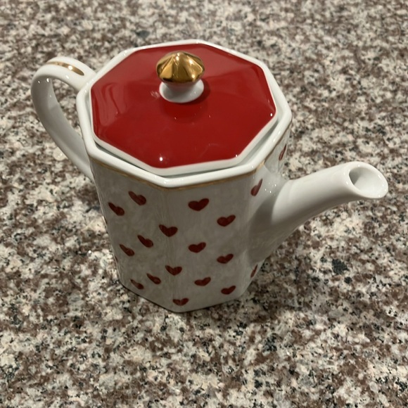 Grace Teaware Teapot with strainer.  Heart design - Picture 5 of 5